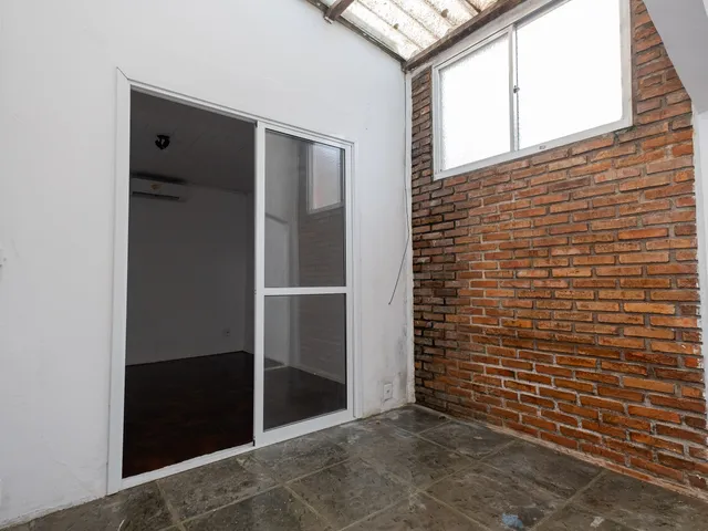 Casa com 300m² 3 quartos e 2 banheiros, à venda, no bairro Laranjal em Pelotas