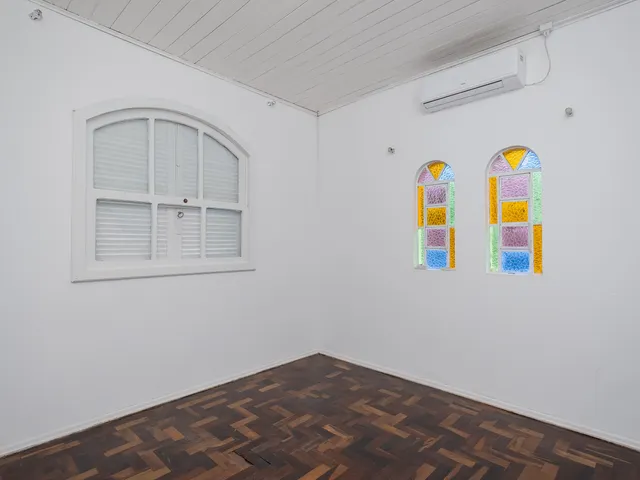 Casa com 300m² 3 quartos e 2 banheiros, à venda, no bairro Laranjal em Pelotas