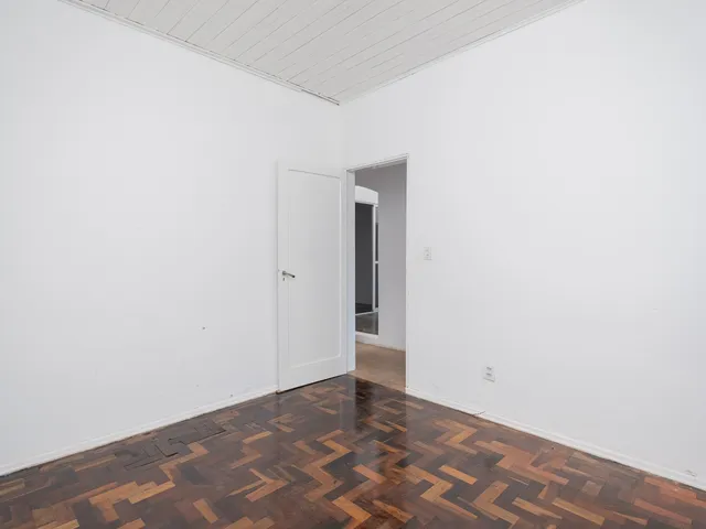 Casa com 300m² 3 quartos e 2 banheiros, à venda, no bairro Laranjal em Pelotas