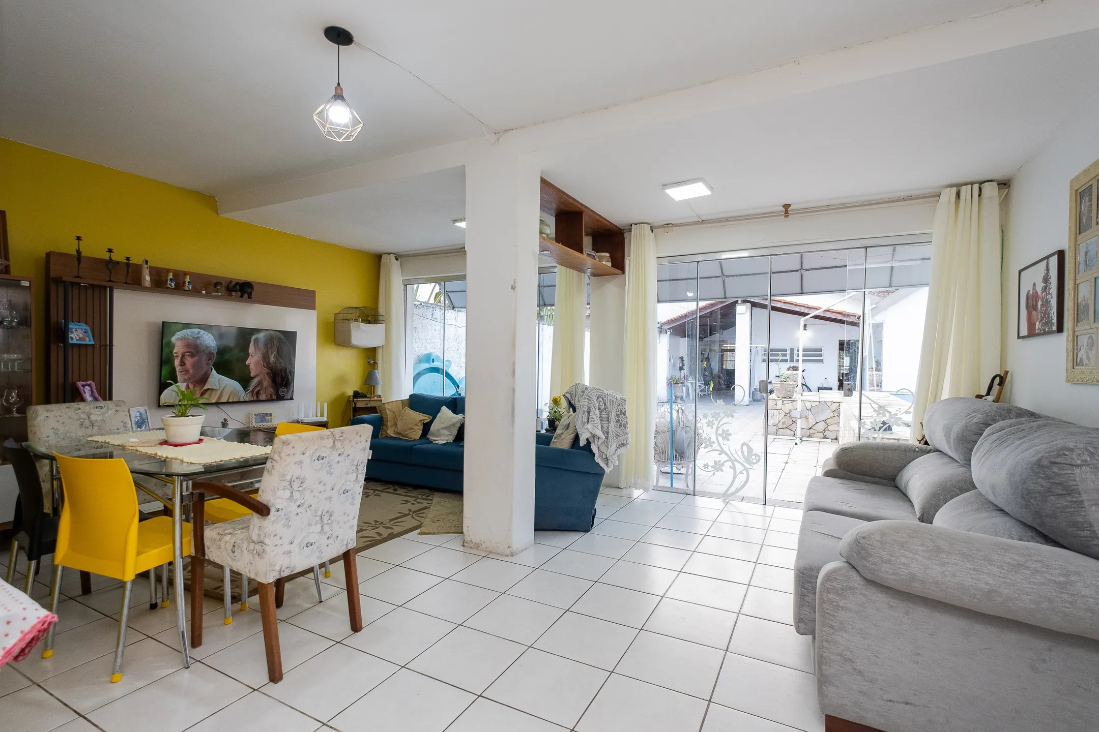 Casa à venda na Av. José Maria da Fontoura, Laranjal - 361 m², 5 quartos (sendo 2 suítes) e amplo pátio com piscina. - 22
