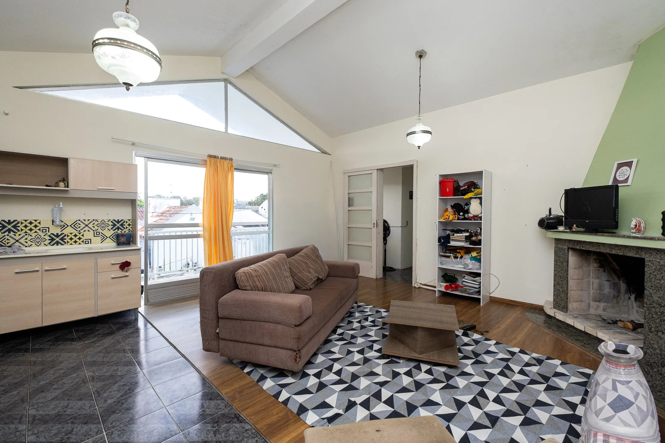 Casa à venda na Av. José Maria da Fontoura, Laranjal - 361 m², 5 quartos (sendo 2 suítes) e amplo pátio com piscina. - 23