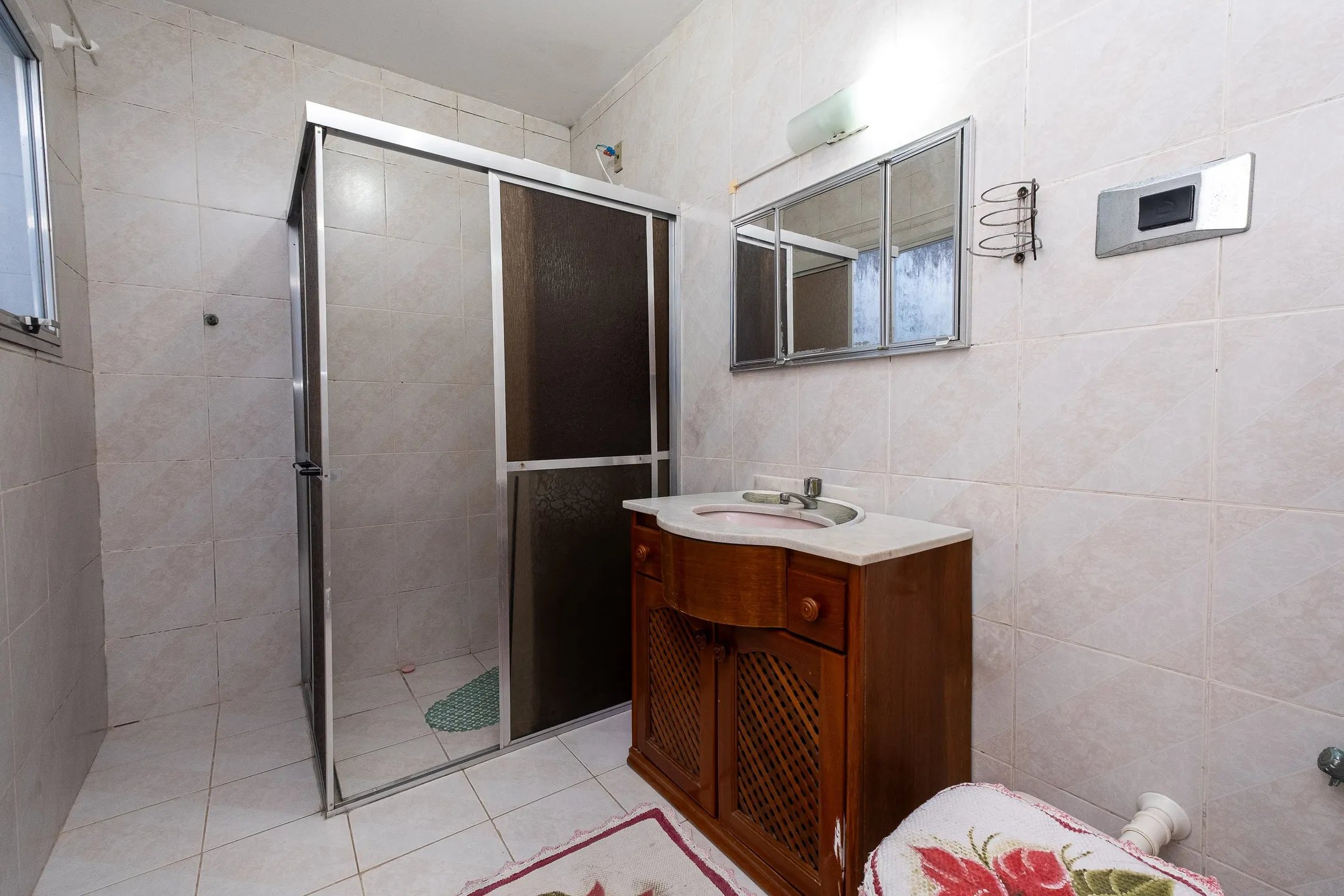 Casa à venda na Av. José Maria da Fontoura, Laranjal - 361 m², 5 quartos (sendo 2 suítes) e amplo pátio com piscina. - 25
