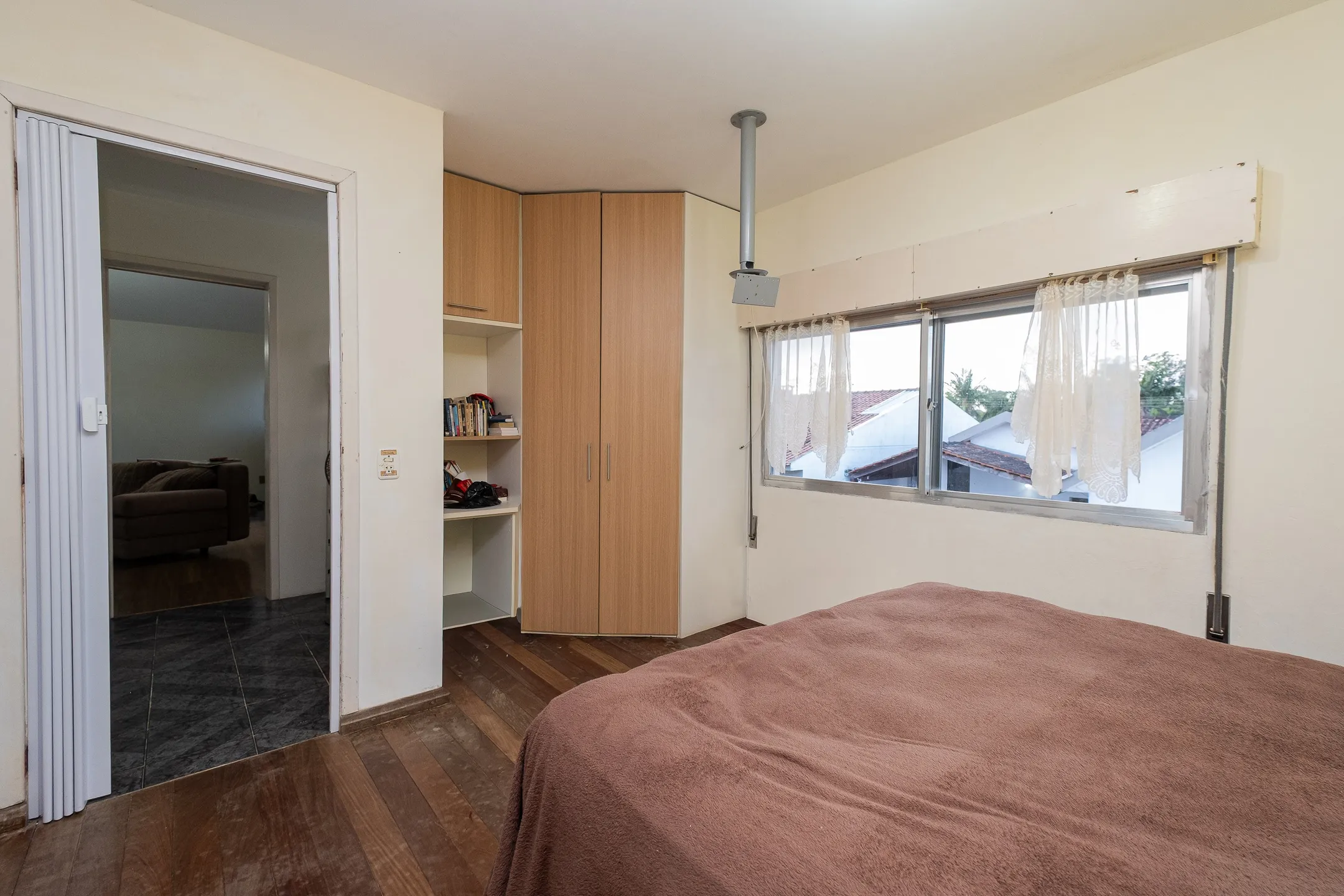 Casa à venda na Av. José Maria da Fontoura, Laranjal - 361 m², 5 quartos (sendo 2 suítes) e amplo pátio com piscina. - 27