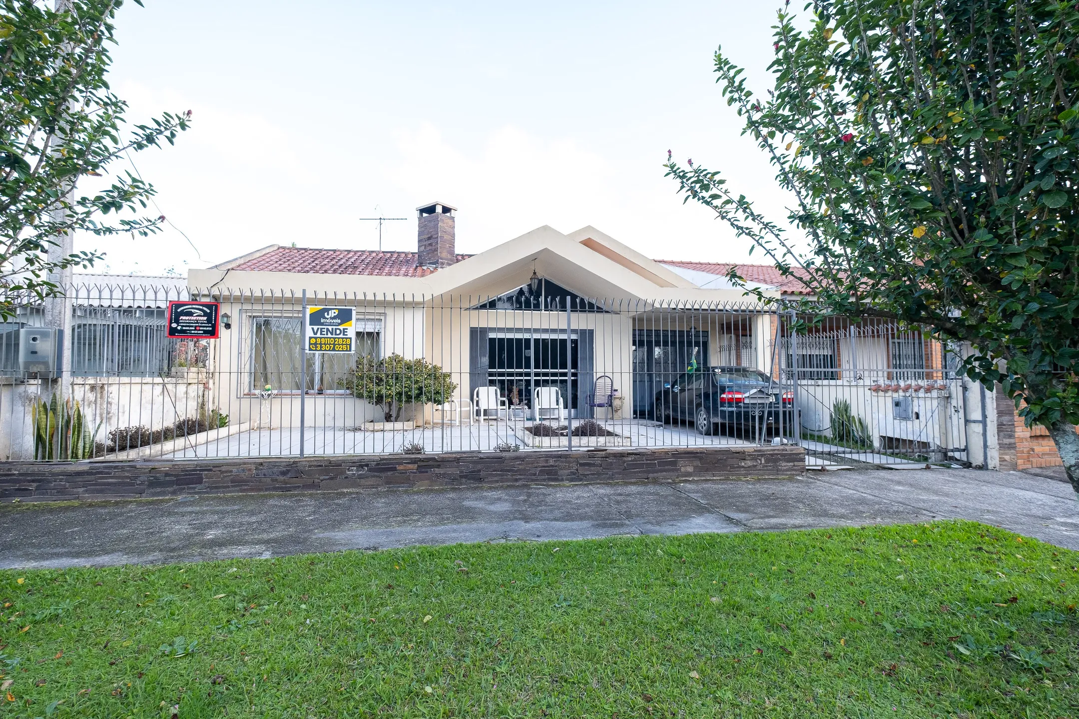 Casa à venda na Av. José Maria da Fontoura, Laranjal - 361 m², 5 quartos (sendo 2 suítes) e amplo pátio com piscina. - 30