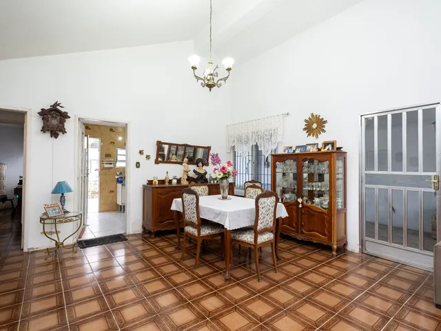 Casa com 480m² 5 quartos e 4 banheiros, à venda, no bairro Laranjal em Pelotas