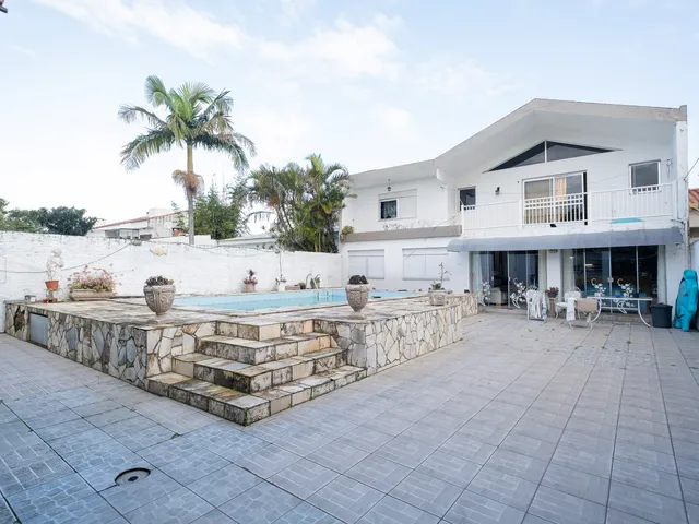 Casa com 480m² 5 quartos e 4 banheiros, à venda, no bairro Laranjal em Pelotas