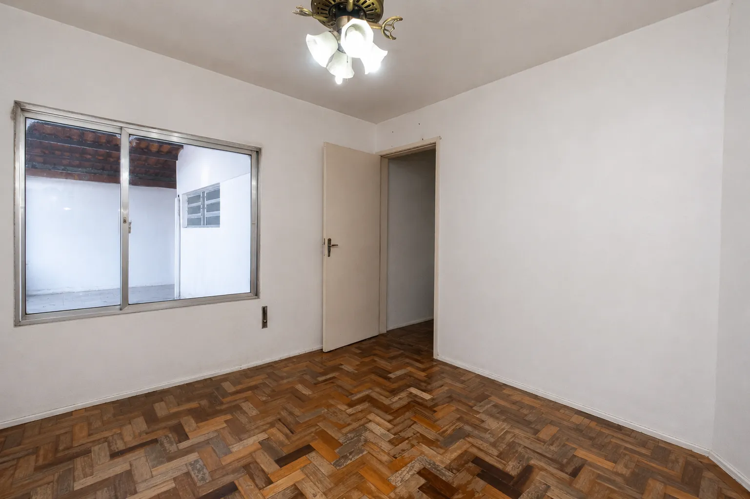 Casa à venda na Av. José Maria da Fontoura, Laranjal - 361 m², 5 quartos (sendo 2 suítes) e amplo pátio com piscina. - 13