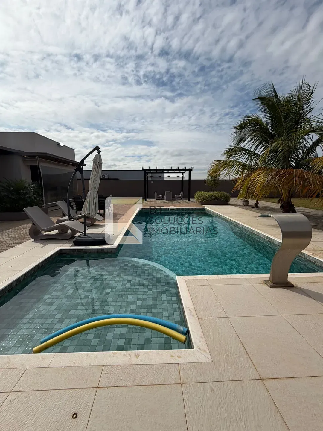 Casa, 4 quartos, 350 m² - Foto 1