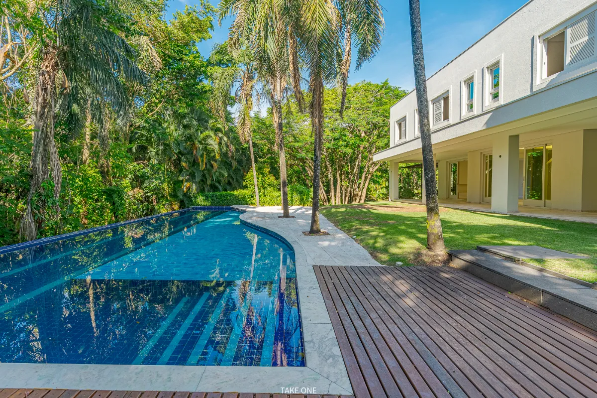 Casa para venda em Helvétia Country com 6 quartos, sendo 6 suítes, 974m²