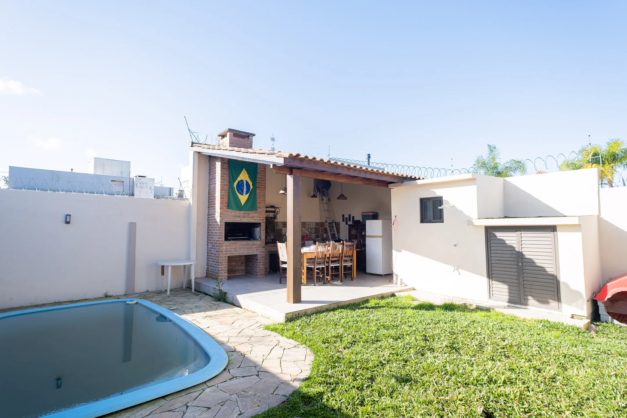Casa à venda no Recanto de Portugal, Laranjal - 130 m², 3 quartos (sendo 1 suíte), lareira, espaço gourmet com churrasqueira e piscina. - 15