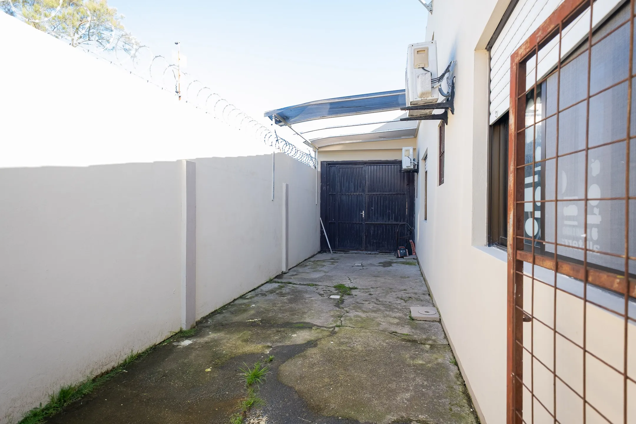 Casa à venda no Recanto de Portugal, Laranjal - 130 m², 3 quartos (sendo 1 suíte), lareira, espaço gourmet com churrasqueira e piscina. - 18