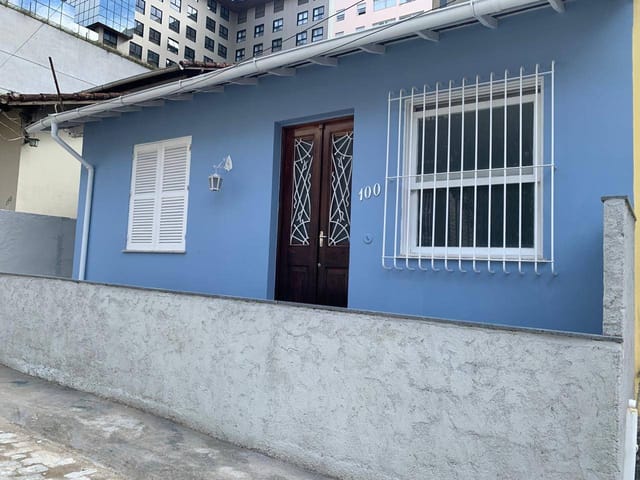 Casa à venda ou para alugar, no bairro Centro em Petrópolis