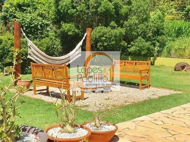 Casa com 1000m² 3 quartos e 2 banheiros, à venda, no bairro Estância Santa Maria do Laranjal em Atibaia