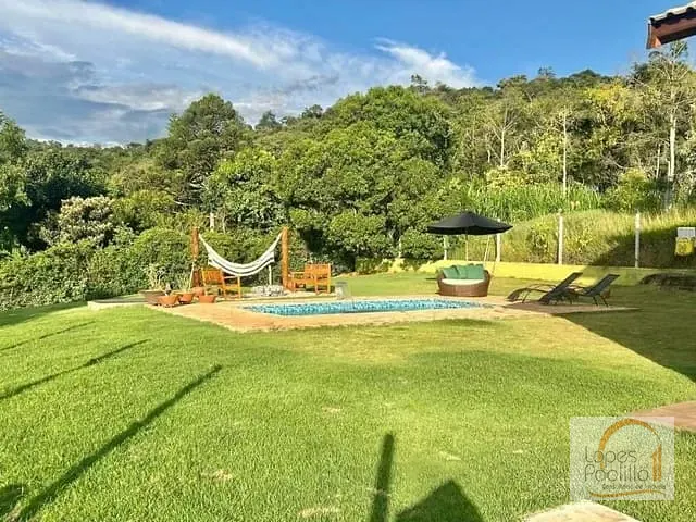 Casa com 1000m² 3 quartos e 2 banheiros, à venda, no bairro Estância Santa Maria do Laranjal em Atibaia