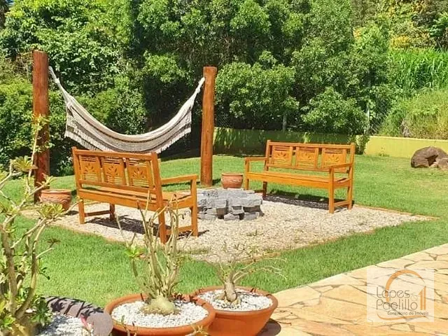 Casa com 1000m² 3 quartos e 2 banheiros, à venda, no bairro Estância Santa Maria do Laranjal em Atibaia