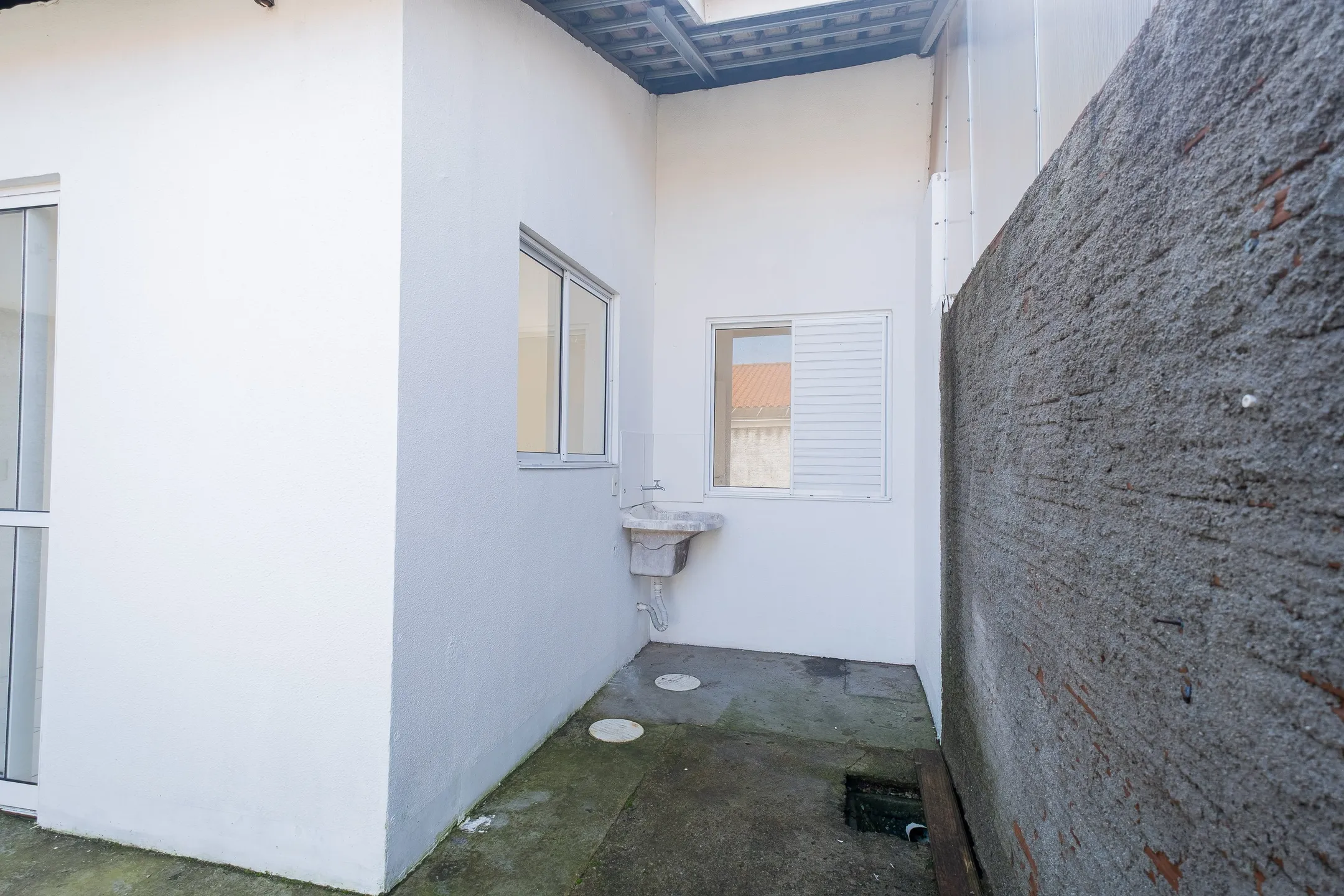 Casa para locação no Moradas 2 com vaga de garagem privativa, ambientes aconchegantes e excelente localização para sua família. - 10