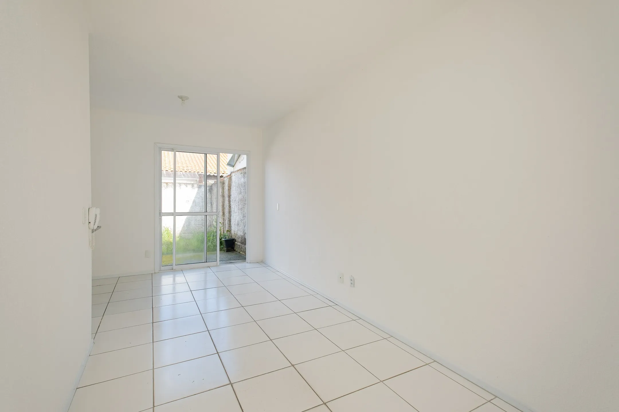 Casa para locação no Moradas 2 com vaga de garagem privativa, ambientes aconchegantes e excelente localização para sua família.