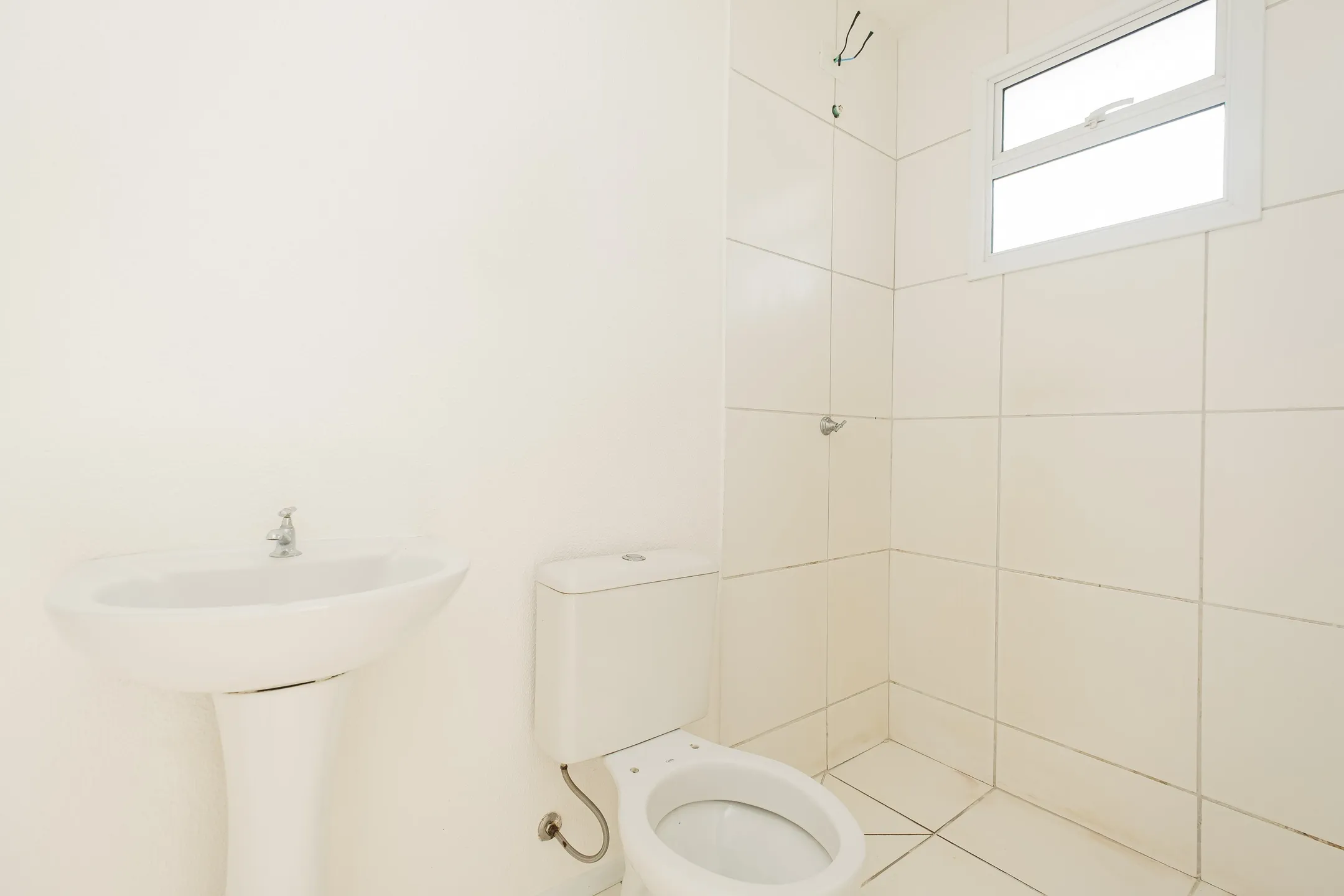 Casa para locação no Moradas 2 com vaga de garagem privativa, ambientes aconchegantes e excelente localização para sua família. - 8