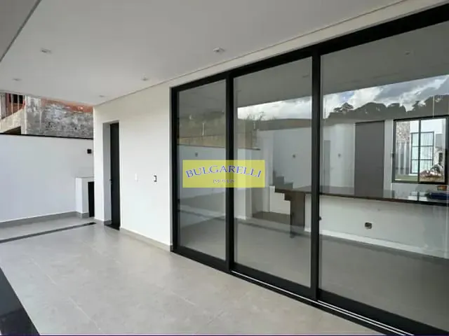 Casa com 225m² 3 quartos e 5 banheiros, à venda, no bairro Jardim Quintas das Videiras em Jundiaí