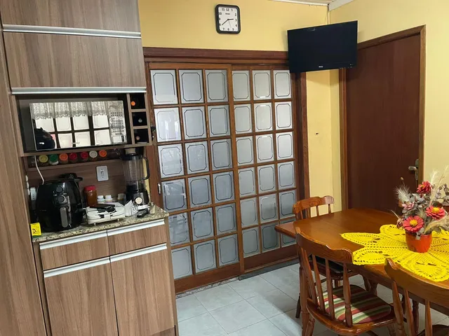 Casa com 360m² 5 quartos e 3 banheiros, à venda, no bairro Areal em Pelotas