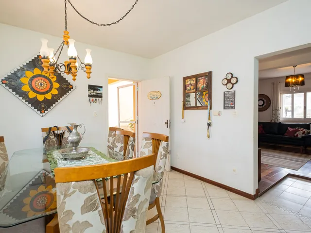 Casa com 604m² 3 quartos e 5 banheiros, à venda, no bairro Laranjal em Pelotas