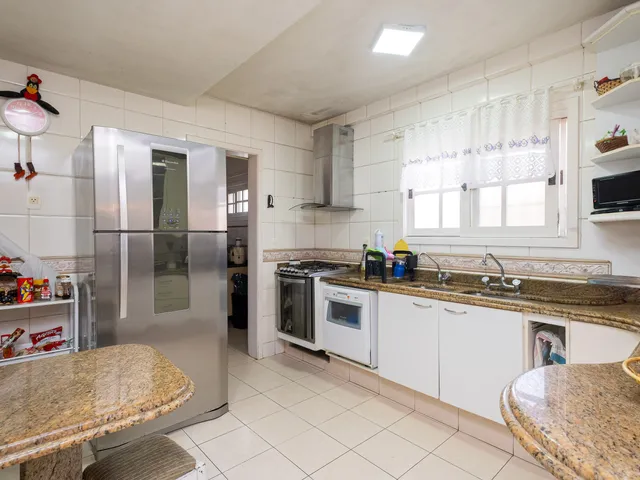 Casa com 604m² 3 quartos e 5 banheiros, à venda, no bairro Laranjal em Pelotas