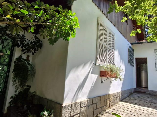 Casa com 2000m² 4 quartos e 2 banheiros, à venda ou para alugar, no bairro Valparaíso em Petrópolis