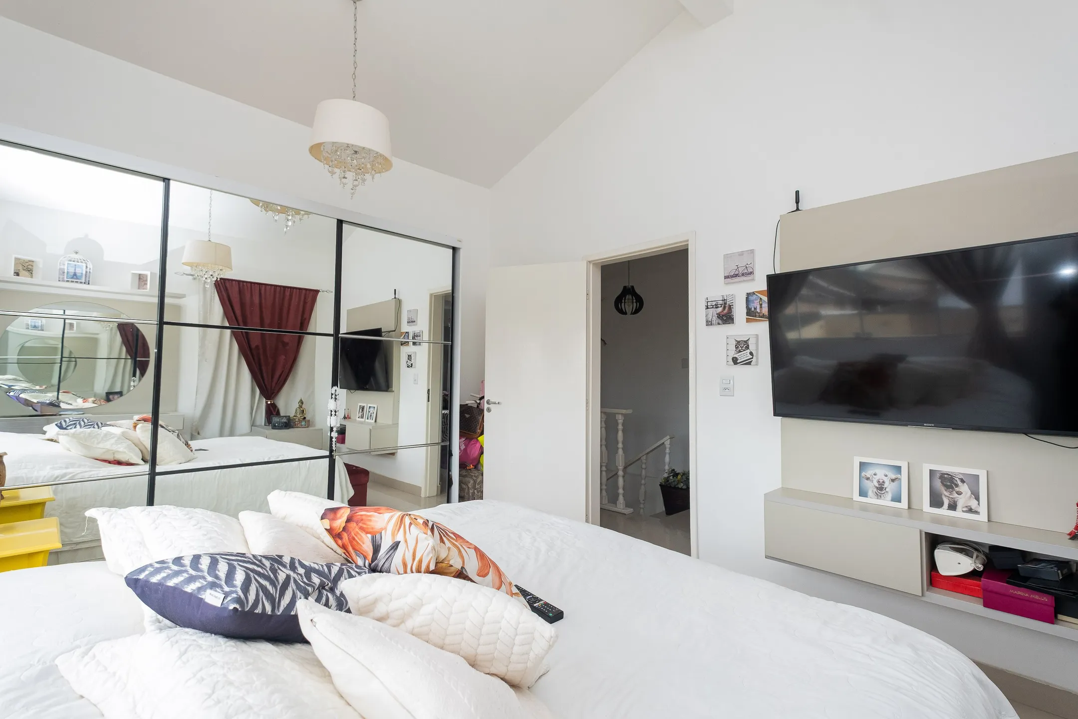 Casa à venda nas Três Vendas, Pelotas - 160 m², 3 quartos (sendo 1 suíte), totalmente reformada, lareira e espaço gourmet com piscina. - 11