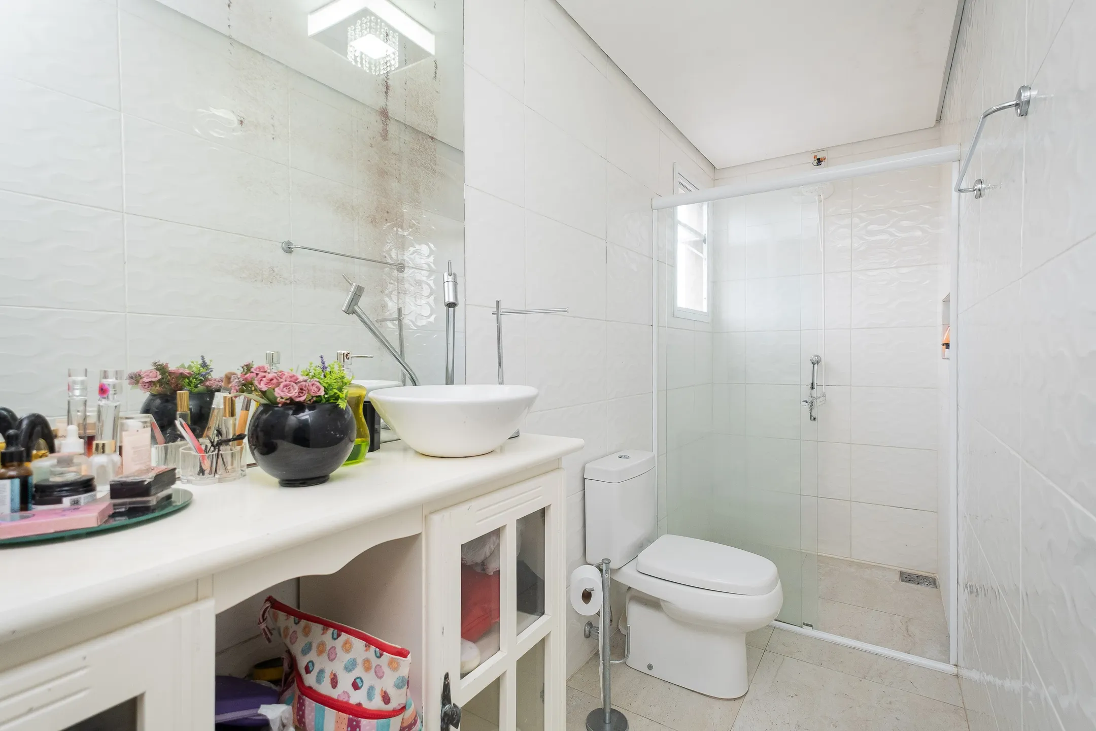 Casa à venda nas Três Vendas, Pelotas - 160 m², 3 quartos (sendo 1 suíte), totalmente reformada, lareira e espaço gourmet com piscina. - 16