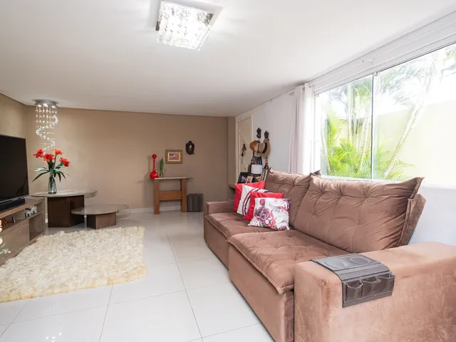 Casa com 250m² 3 quartos e 3 banheiros, à venda, no bairro Três Vendas em Pelotas