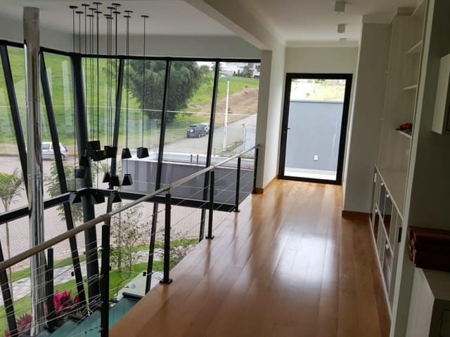 Casa com 716m² 4 quartos e 3 banheiros, à venda ou para alugar, no bairro Condomínio Reserva do Paratehy em São José dos Campos
