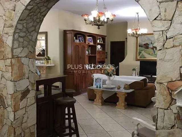 Casa com 720m² 3 quartos e 3 banheiros, à venda, no bairro Vila Trujillo em Sorocaba