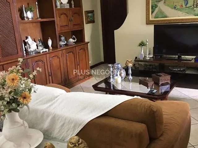 Casa com 720m² 3 quartos e 3 banheiros, à venda, no bairro Vila Trujillo em Sorocaba