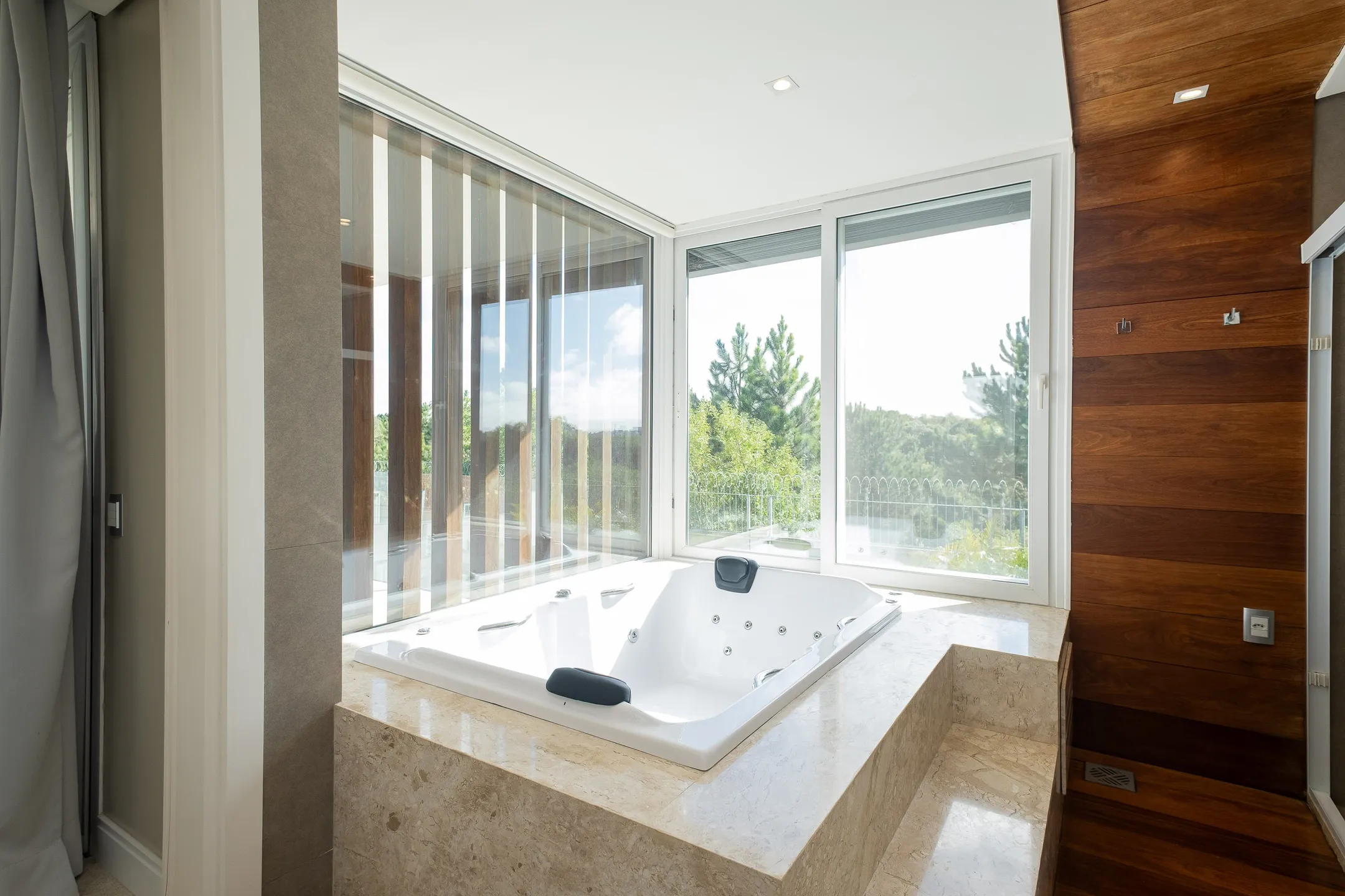 Casa de alto padrão à venda no Veredas, Laranjal - 348 m², 4 suítes, móveis sob medida e espaço gourmet com piscina. - 11