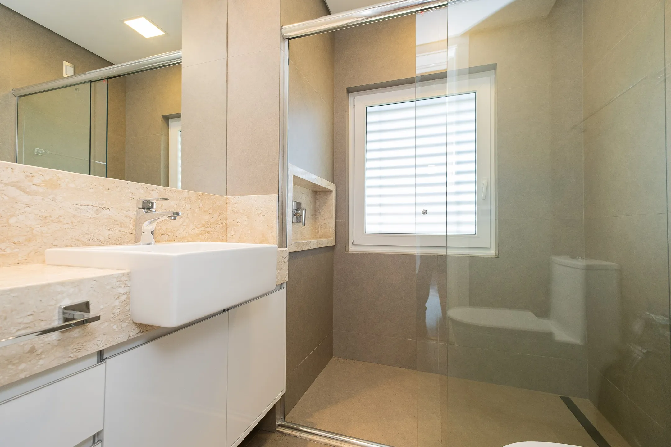 Casa de alto padrão à venda no Veredas, Laranjal - 348 m², 4 suítes, móveis sob medida e espaço gourmet com piscina. - 22