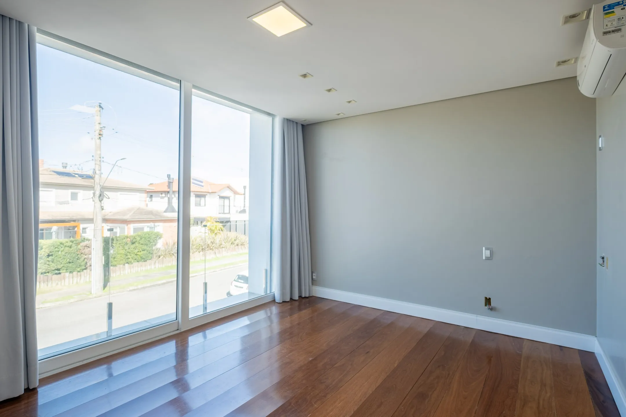 Casa de alto padrão à venda no Veredas, Laranjal - 348 m², 4 suítes, móveis sob medida e espaço gourmet com piscina. - 23