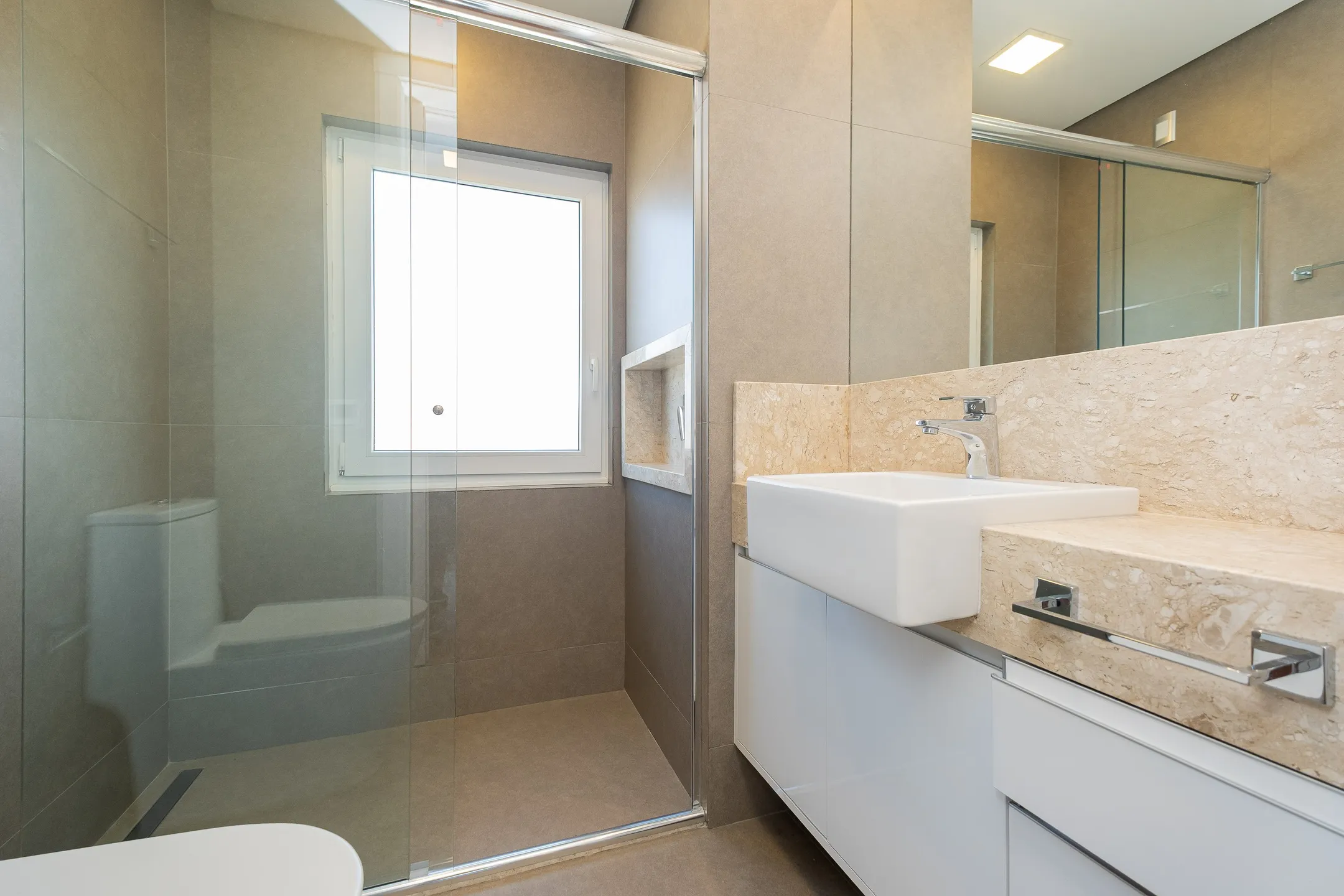 Casa de alto padrão à venda no Veredas, Laranjal - 348 m², 4 suítes, móveis sob medida e espaço gourmet com piscina. - 25