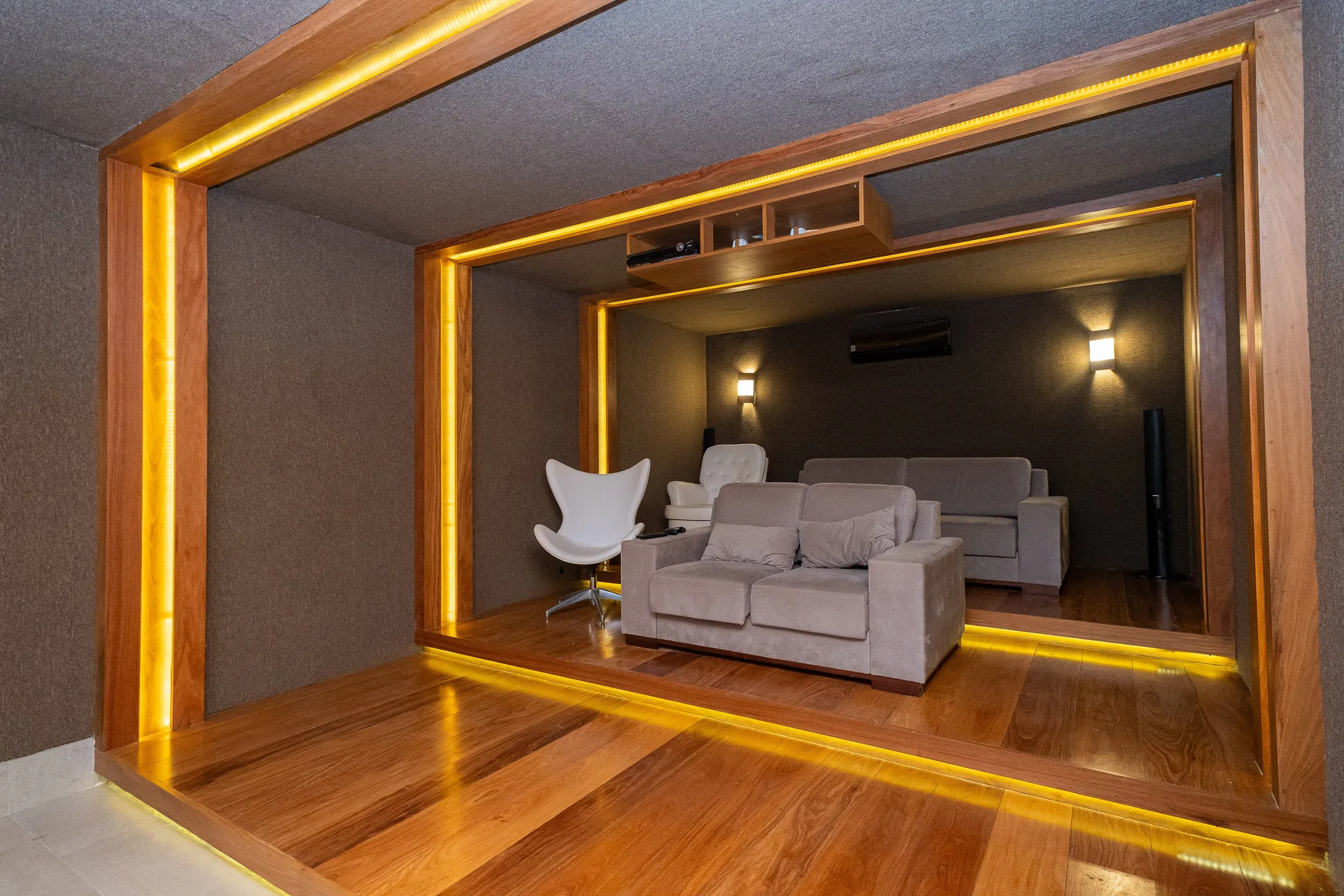 Casa de alto padrão à venda no Veredas, Laranjal - 348 m², 4 suítes, móveis sob medida e espaço gourmet com piscina. - 31