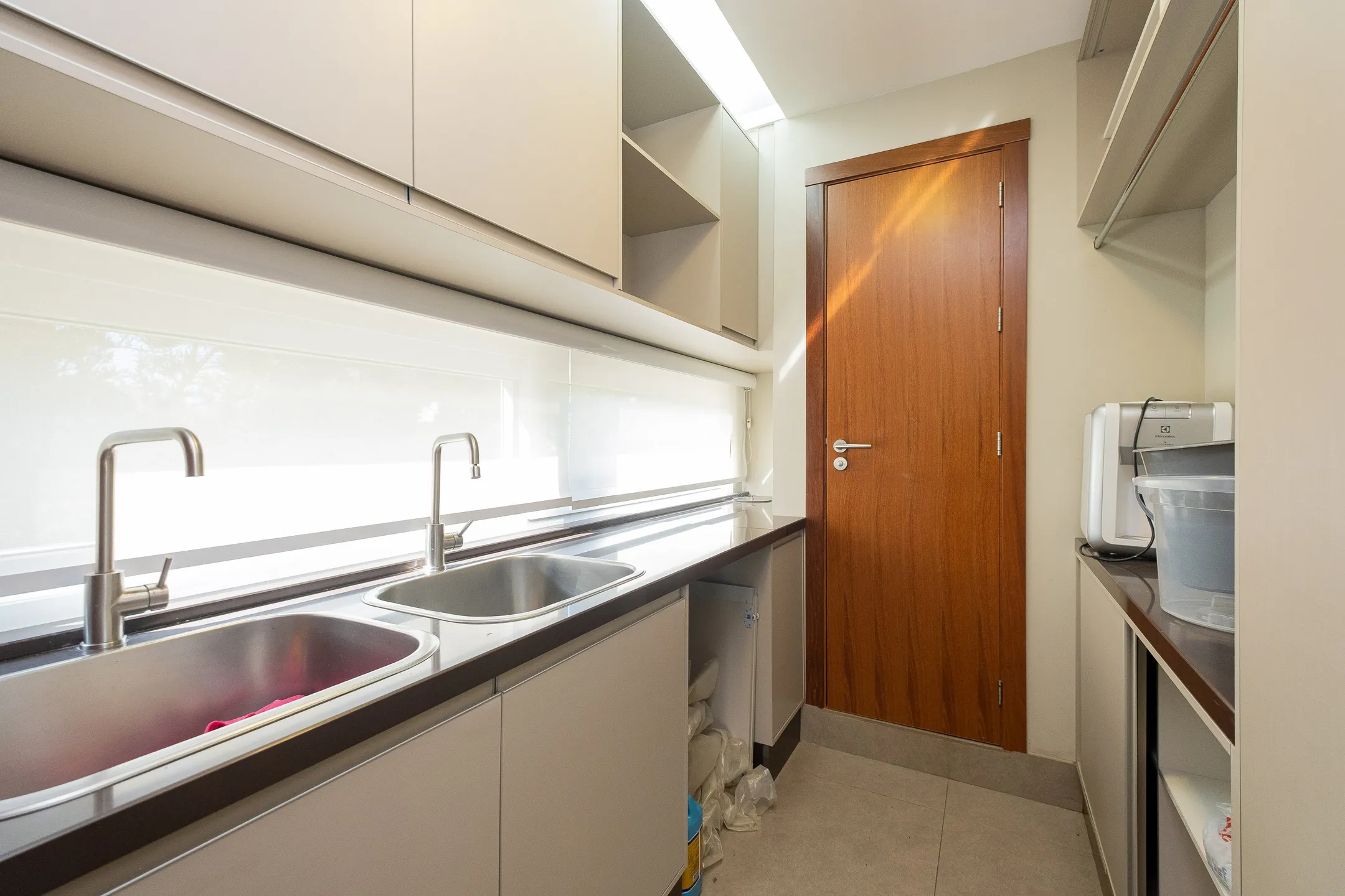 Casa de alto padrão à venda no Veredas, Laranjal - 348 m², 4 suítes, móveis sob medida e espaço gourmet com piscina. - 33