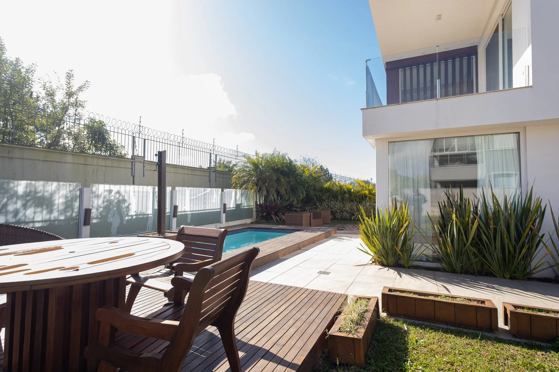Casa de alto padrão à venda no Veredas, Laranjal - 348 m², 4 suítes, móveis sob medida e espaço gourmet com piscina. - 35