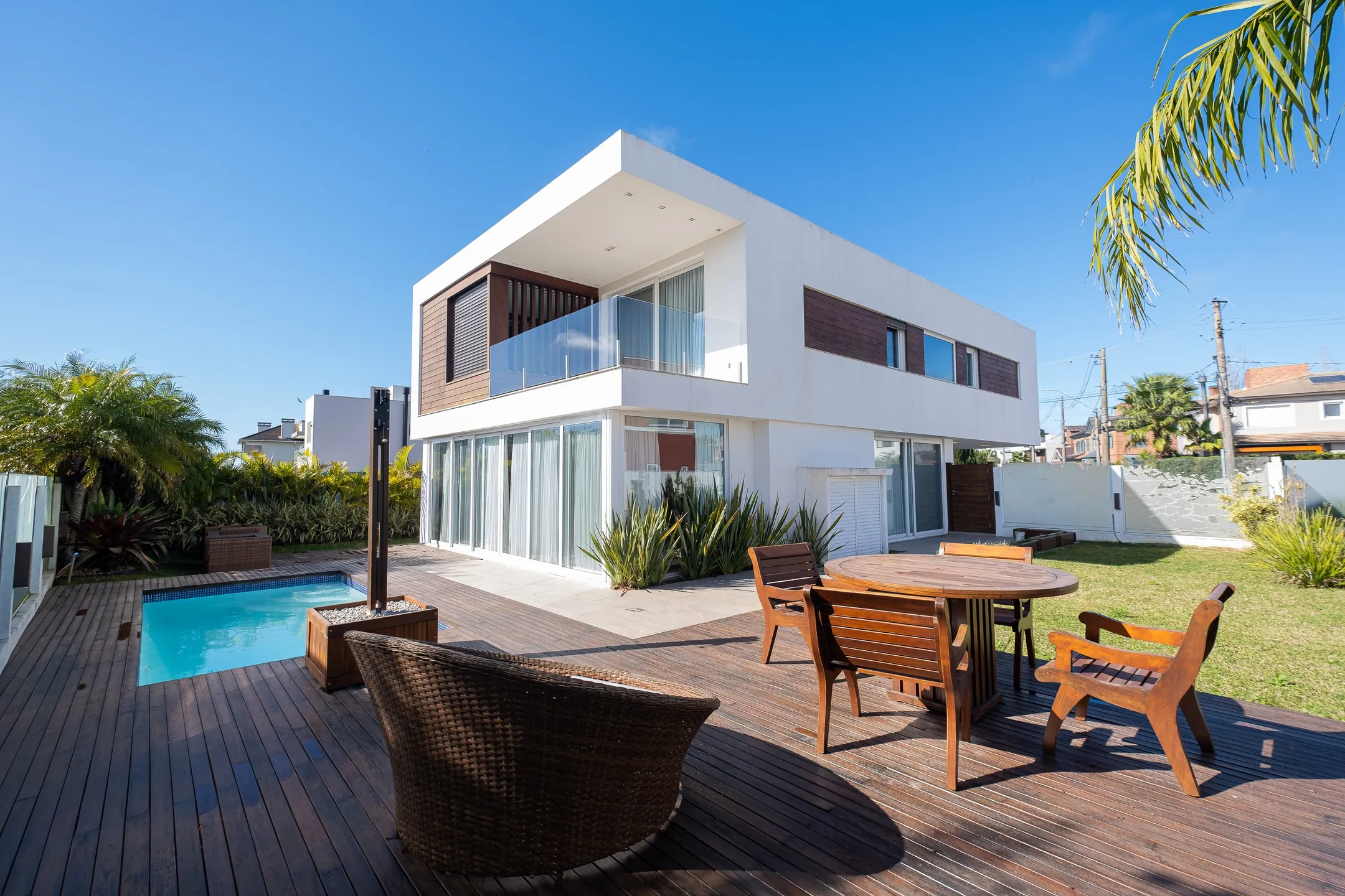 Casa de alto padrão à venda no Veredas, Laranjal - 348 m², 4 suítes, móveis sob medida e espaço gourmet com piscina. - 36