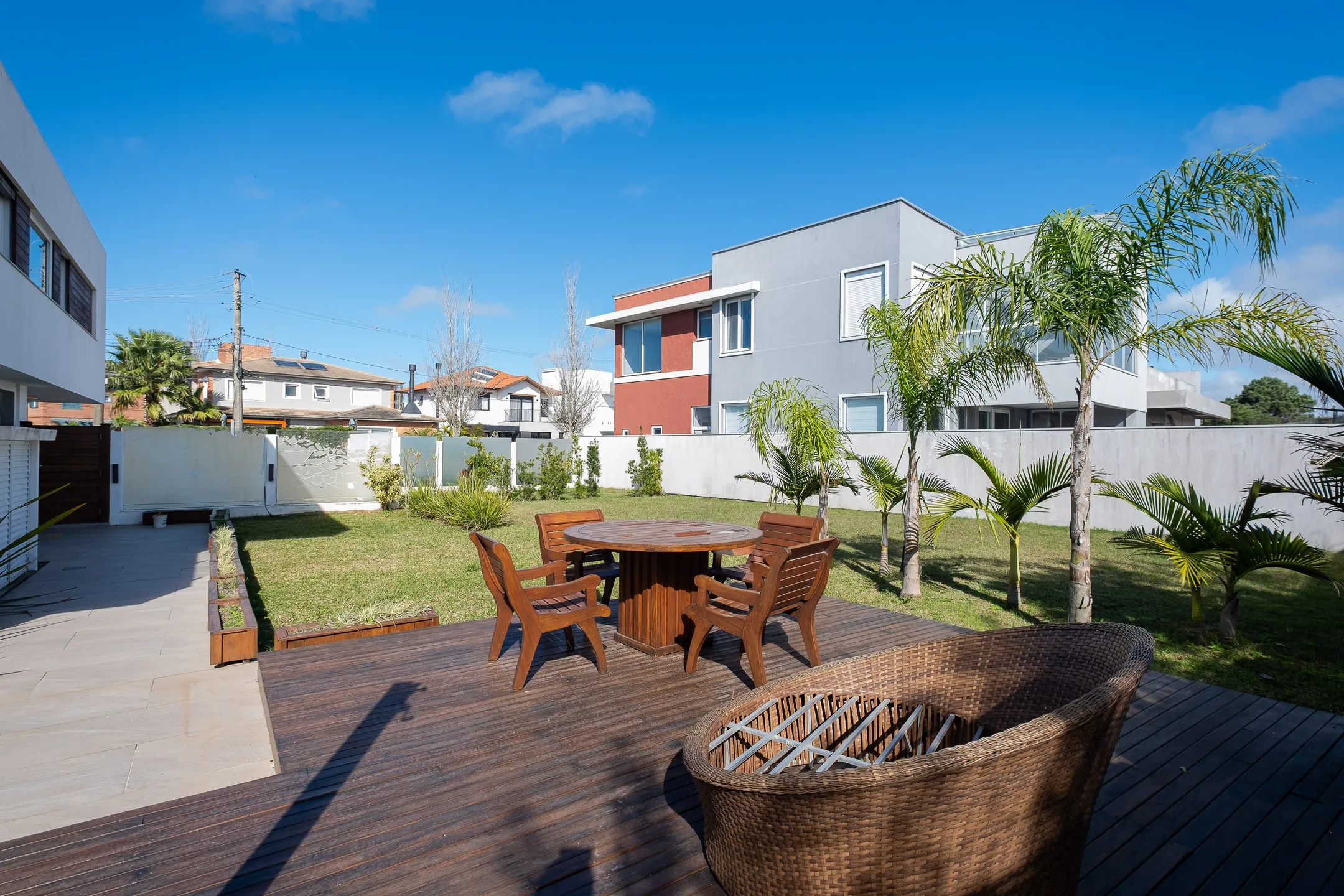 Casa de alto padrão à venda no Veredas, Laranjal - 348 m², 4 suítes, móveis sob medida e espaço gourmet com piscina. - 37