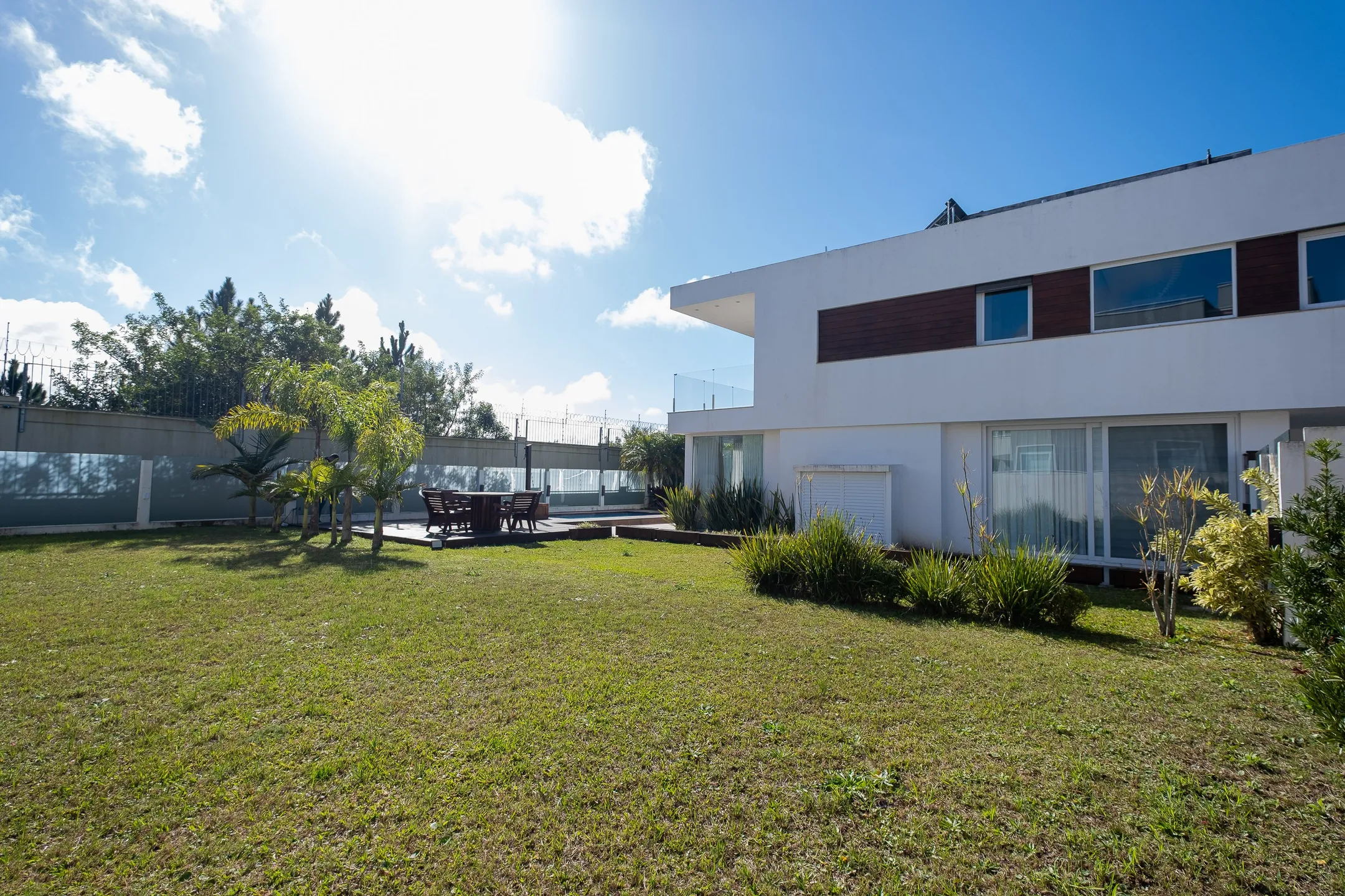Casa de alto padrão à venda no Veredas, Laranjal - 348 m², 4 suítes, móveis sob medida e espaço gourmet com piscina. - 38