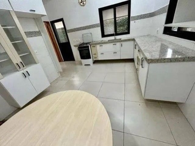 Casa com 465m² 3 quartos e 3 banheiros, para alugar, no bairro Urbanova em São José dos Campos