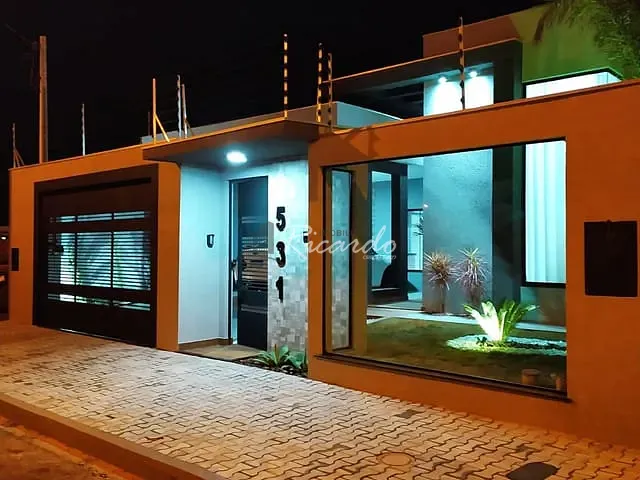 Casa com 275m² 3 quartos e 3 banheiros, à venda, no bairro Jardim Paraná em Arapongas