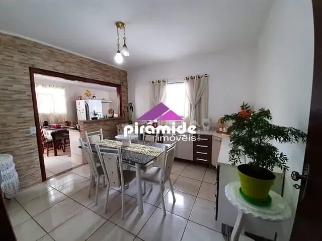 Casa com 250m² 3 quartos e 2 banheiros, à venda, no bairro Jardim das Indústrias em São José dos Campos