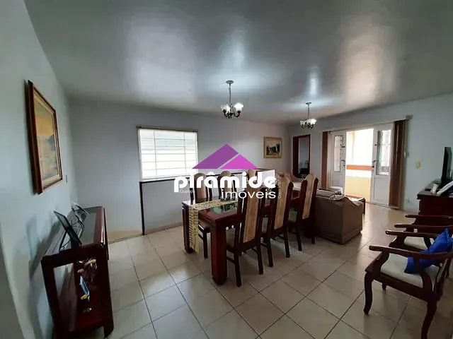 Casa com 250m² 3 quartos e 2 banheiros, à venda, no bairro Jardim das Indústrias em São José dos Campos