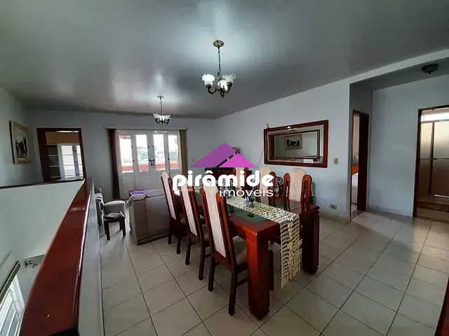 Casa com 250m² 3 quartos e 2 banheiros, à venda, no bairro Jardim das Indústrias em São José dos Campos