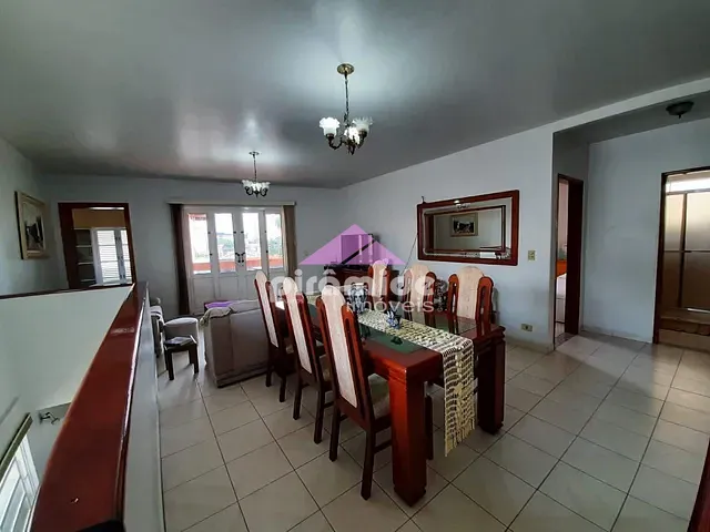 Casa com 250m² 3 quartos e 2 banheiros, à venda, no bairro Jardim das Indústrias em São José dos Campos