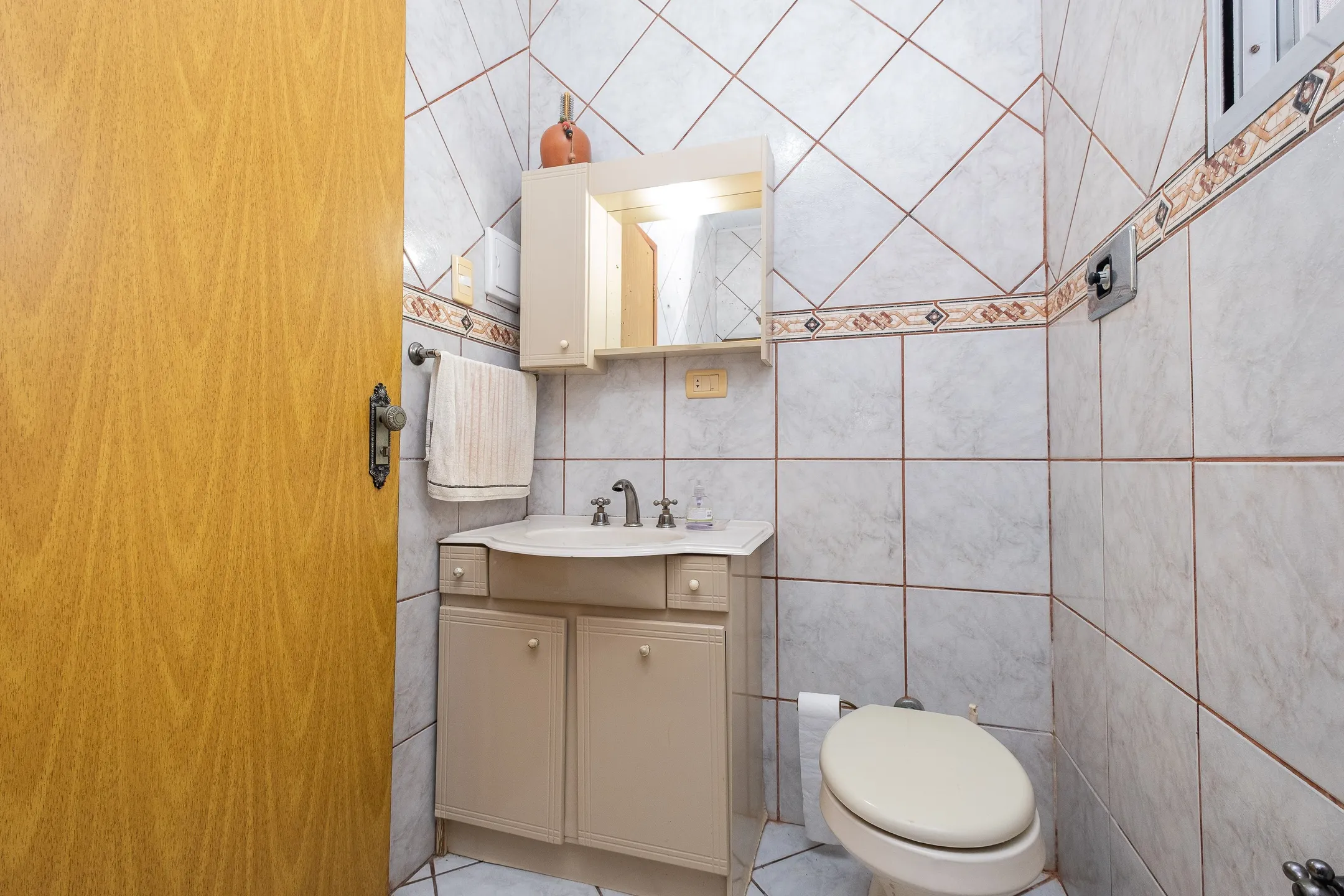 Casa à venda no Fragata, Pelotas - 167 m², 3 quartos, lareira, espaço gourmet com churrasqueira e garagem. - 6